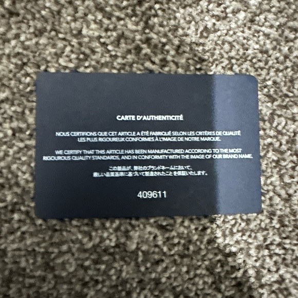 Selling men’s Dior zipped long wallet. Retail price is $1,050 CAD. Condition9/10 - Picture 9 of 10